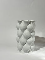 Vază modernă neagră, design texturat, decor minimalist